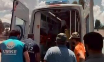 Kars’ın Sarıkamış’ta tarlada yaralanan çiftçinin yarasına 112 Acil merhem oldu