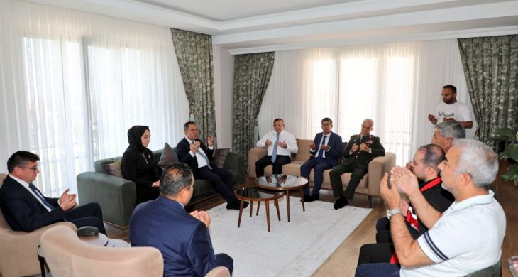 Kars Valisi Ziya Polat’tan 15 Temmuz Gazisi Fazıl Boztaş’a ziyaret