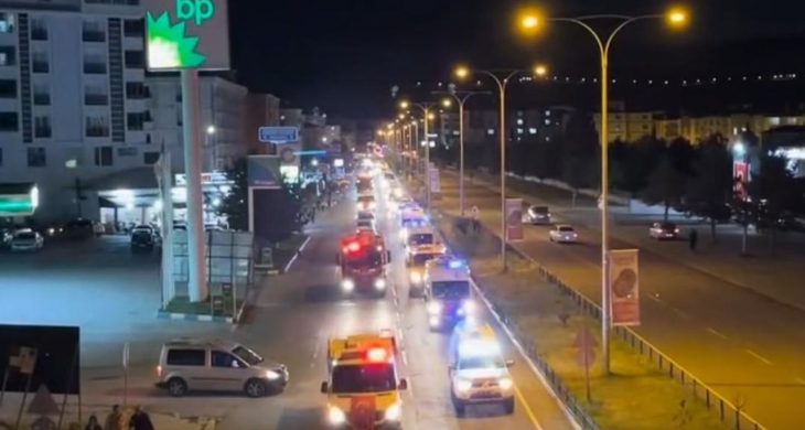 Kars’ta “Zaferin Adı Türkiye” temalı araç korteji düzenlendi