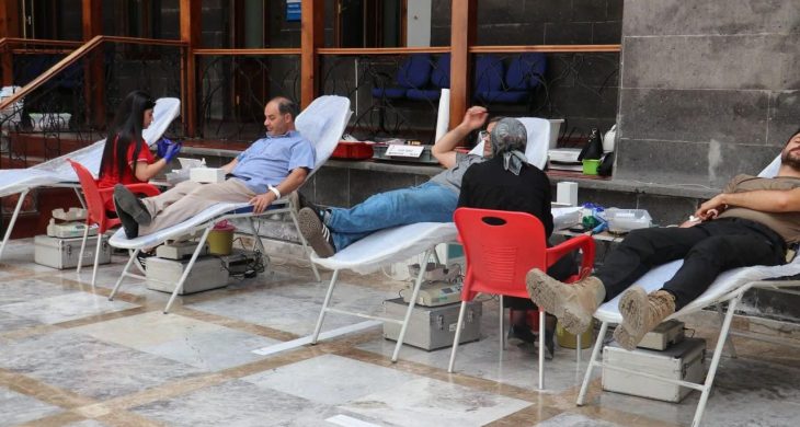 Kars Belediyesi personelinden Türk Kızılayı’nın kan bağışı kampanyasına destek