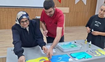 Kars’ta ebru sanatı veli katılım etkinliği ile renklendi