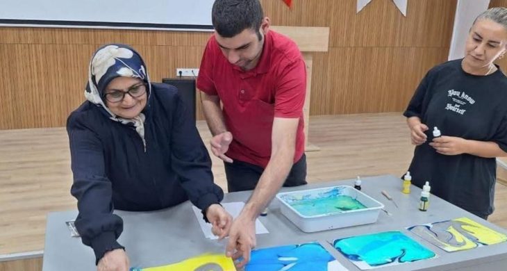 Kars’ta ebru sanatı veli katılım etkinliği ile renklendi