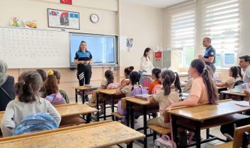 Kars Emniyet Müdürlüğü’nden öğrencilere güvenlik eğitimi desteği