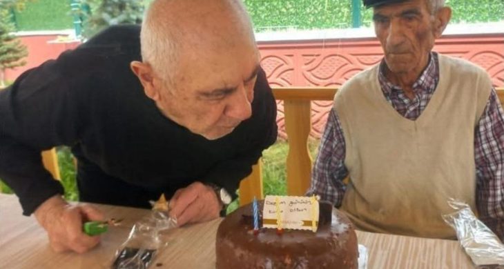 Kars huzurevinde doğum günü coşkusu