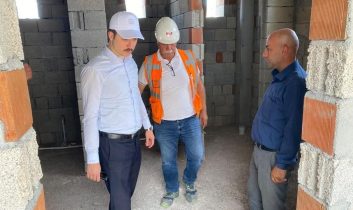 Kaymakam Kahraman, Başköy Camii inşaatını yerinde inceledi