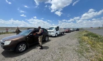 Kars İl Jandarma Komutanlığı’ndan düzensiz göçle mücadeleye yönelik huzur ve güven uygulaması