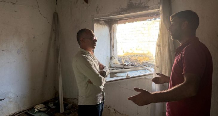 Kars’ta elektrik aksanından çıkan yangın evi küle çevirdi