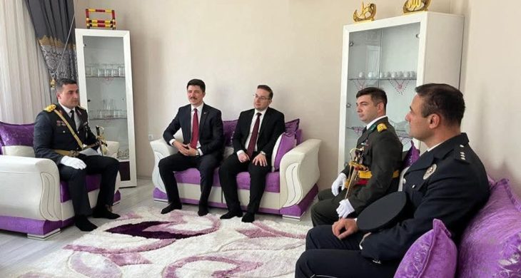 Digor Kaymakamı Kahraman’dan Şehit Hasan Baykız kabrini ziyaret etti