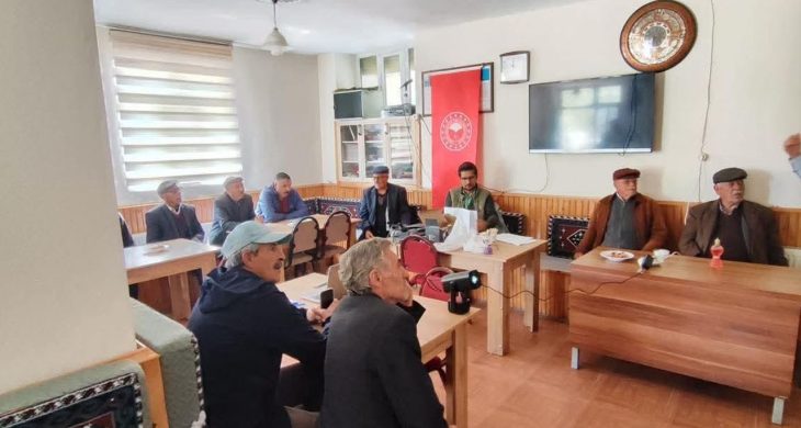 Kars’ta çiftçilere şarbon eğitimi verildi