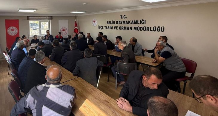 Selim’de muhtarlara yönelik ‘Genel Tarım Sayımı Bilgilendirme’ toplantısı düzenlendi
