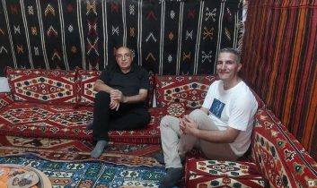 Gazeteci Çakmak’tan “Şark Odası” hediyesi