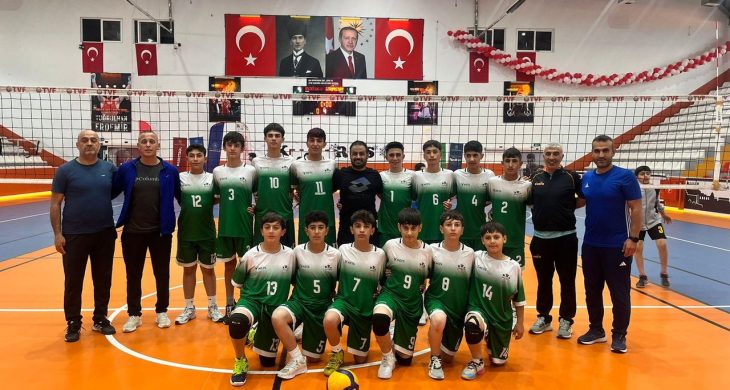 Kars’ta voleybol heyecanı: Anadolu Yıldızlar Ligi’nde öğrenciler yarı finale yükseldi