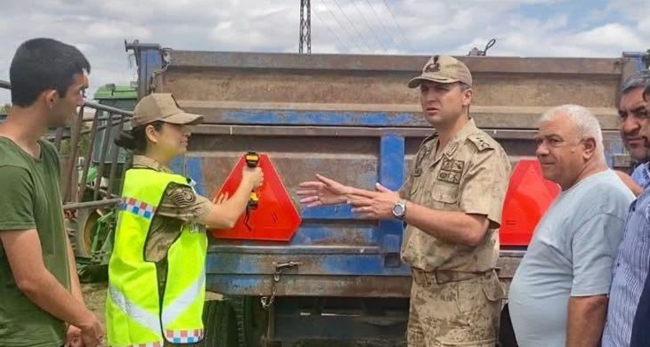 Kars’ta çiftçilere yönelik trafik güvenliği eğitimi düzenlendi