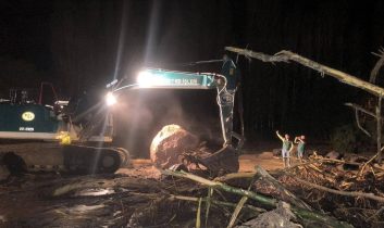 Kaymakam Okan ve DSİ 24. Bölge Müdürü Kotan, sel bölgesinde incelemelerde bulundu