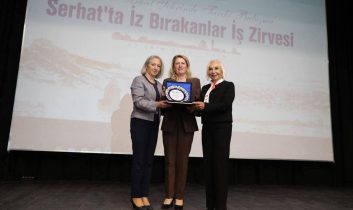 Kars’ta “Serhat’ta İz Bırakanlar İş Zirvesi” gerçekleştirildi