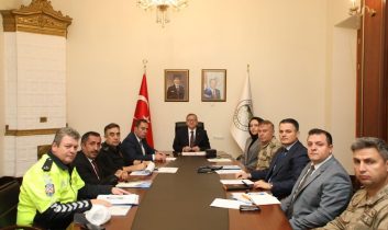 Kars Valisi Ziya Polat, karayollarındaki hız sınırlamaları toplantısına katıldı