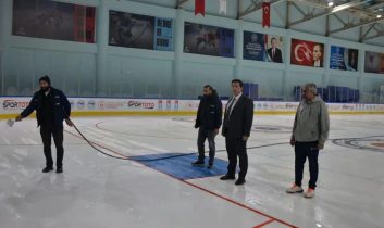 Kars buz pistinde tadilat çalışmaları sona yaklaşıyor