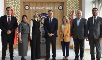 Kızılay Kars İl Başkanı Kübra Hüryurt’tan İl Emniyet Müdürü Murat Abdullah Tombul’a hayırlı olsun ziyareti