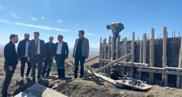 Arpaçay Kaymakamı Akköz, köylerdeki altyapı çalışmalarını yerinde inceledi