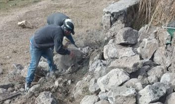 Selim Asri Mezarlığı’nda yıkılan duvarların yapımına başlandı