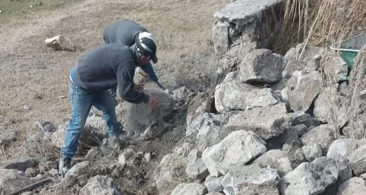 Selim Asri Mezarlığı’nda yıkılan duvarların yapımına başlandı