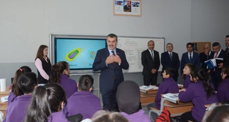Milli Eğitim Bakanı Yusuf Tekin, Sarıkamış Fen Lisesi’ni ziyaret ederek incelemelerde bulundu