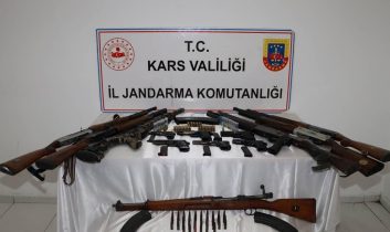 Kars’ta jandarmadan ruhsatsız silah ve aranan şahıslara yönelik operasyon