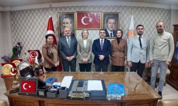 Kızılay Kars Şubesi’nden AK Parti Kars İl Başkanlığı’na ziyaret