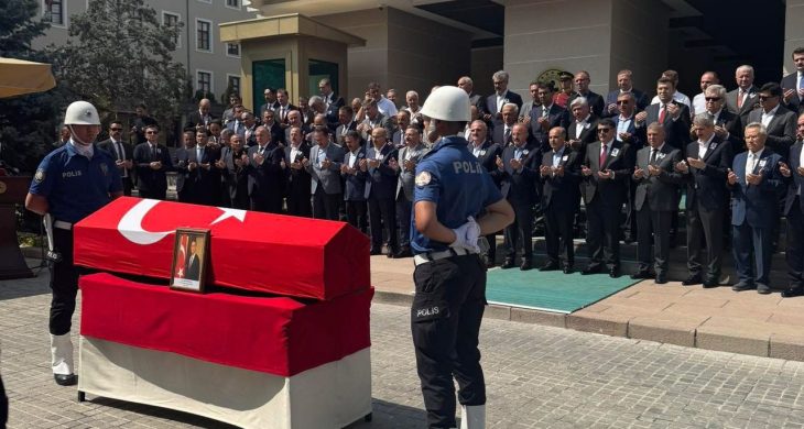 Eski Bitlis Valisi Karaömeroğlu için İçişleri Bakanlığında tören düzenlendi