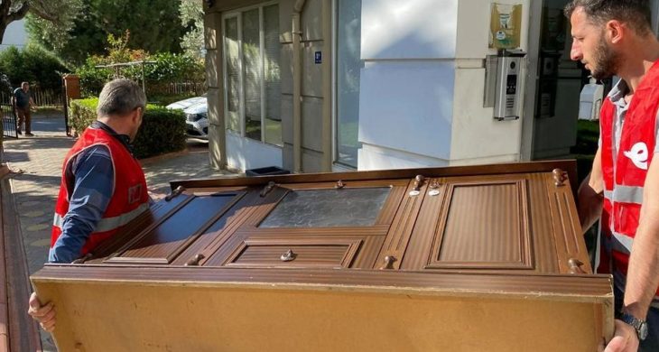 Efeler’de “Kardeş Eli” dayanışması büyüyor