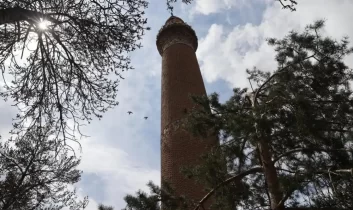 Eğik minareli Ulu Cami’de depreme karşı güçlendirme hamlesi