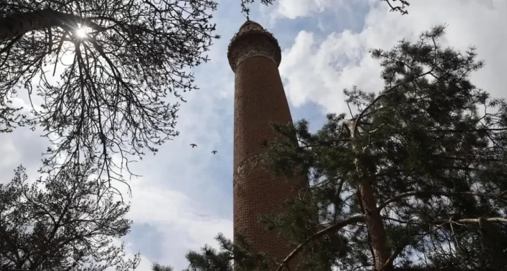 Eğik minareli Ulu Cami’de depreme karşı güçlendirme hamlesi