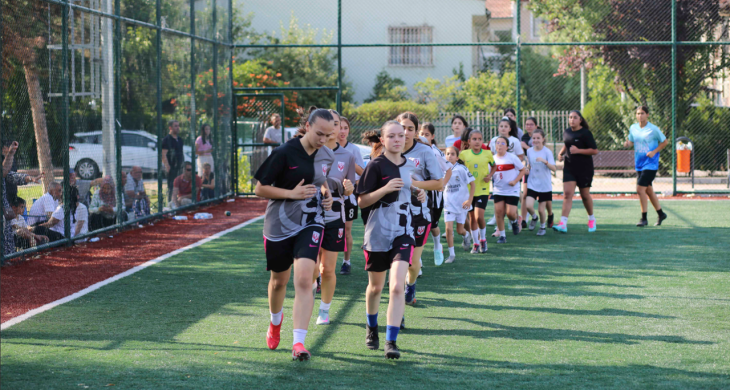 Ankara Büyükşehir Belediyesi’nden ücretsiz kız futbol okulu