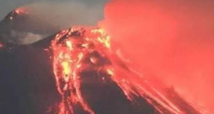 Rusya’da Klyuchevskoy yanardağı patladı: Kül bulutları 9 kilometreye yükseldi