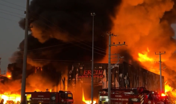 Kocaeli’de lojistik deposunda yangın: Ekipler kontrol altına aldı