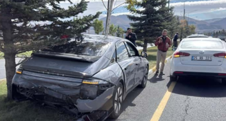 Anahtar Parti konvoyu Erzurum’da kaza yaptı