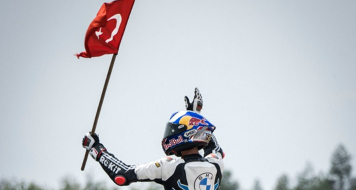 Toprak Razgatlıoğlu tarih yazdı: 3. kez dünya şampiyonu