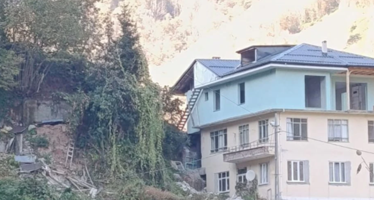 Köyde arı kovanlığı çöktü: 2 kişi hayatını kaybetti