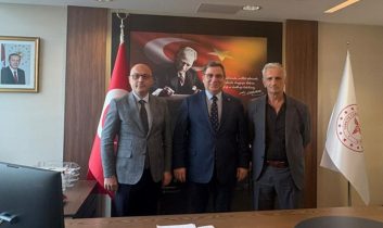 Rizeli Genel Müdür Velioğlu, Gazeteci Bayrak’ı yalnız bırakmadı