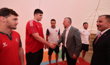 Spor Merkezinin açılışını Başkan Büyükakın yaptı;  Emre Yazgan’ın adı bu salonda yaşatılıyor