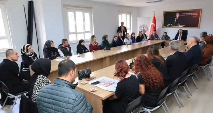 Elazığ’da 15 Temmuz demokrasi yarışmalarında dereceye giren öğrenciler ödüllendirildi