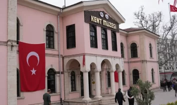 Elazığ’da müzeler ziyaretçi akınına uğradı