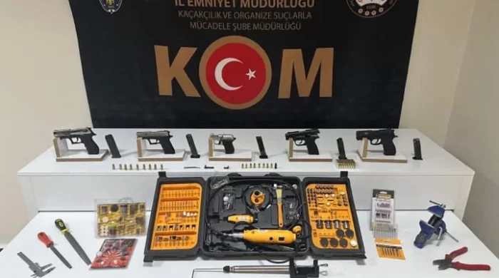 Elazığ’da ruhsatsız silah operasyonu: 5 tabanca ele geçirildi