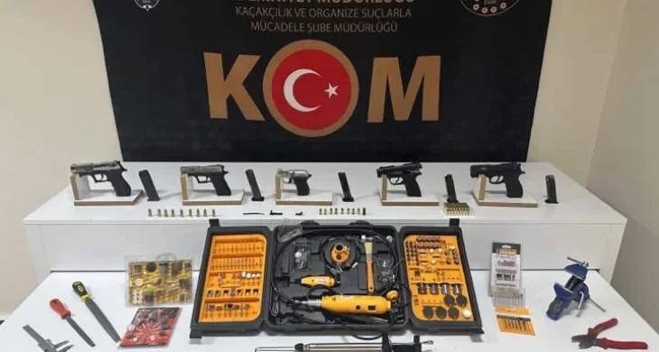 Elazığ’da ruhsatsız silah operasyonu: 5 tabanca ele geçirildi