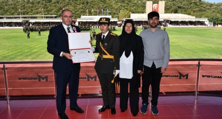 Şehit Ömer Halisdemir’in kızı Elif Nur Halisdemir teğmen oldu