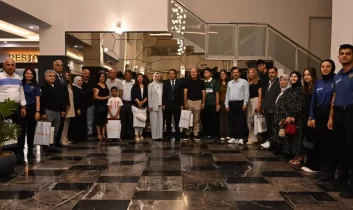 Emekli olan Polis memurlarına plaket