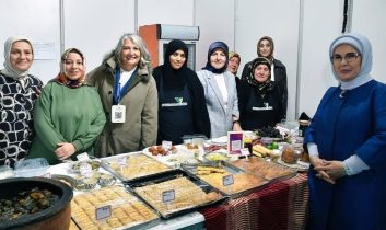 Emine Erdoğan, Rize Gastronomi Günleri’nde kadın üreticilerle buluştu