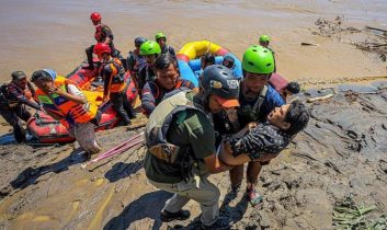 Endonezya’da meydana gelen afetlerde can kaybı 442’ye yükseldi