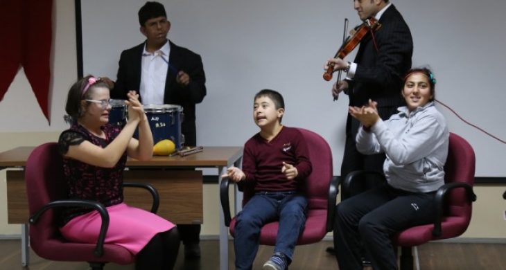 Engelli Öğrenciler Yeteneklerini Sergiledi