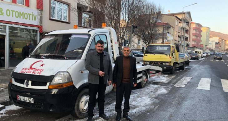 Kars Şoförler ve Otomobilciler Odası başkan adayı Murat Şimşek sahada şoför esnafının sorunlarını dinliyor